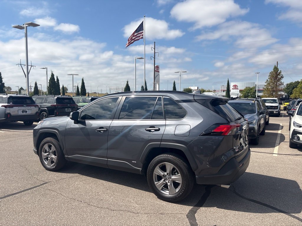 Used 2025 Toyota RAV4 LE AWD/4WD image 4