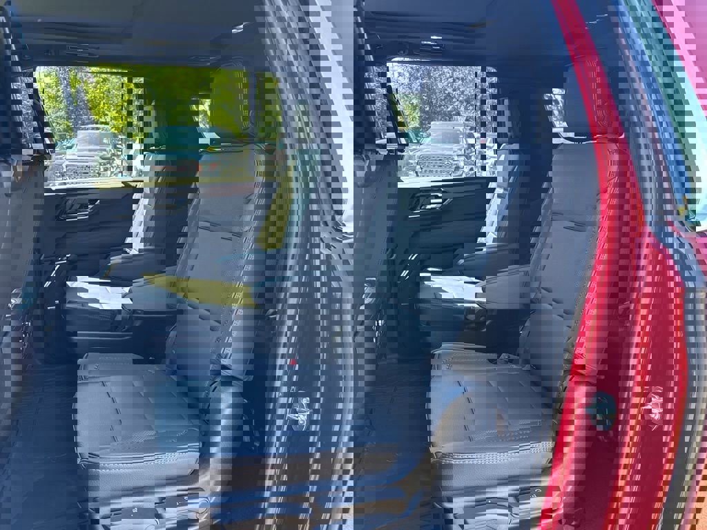 New 2025 GMC Yukon XL Denali w/ Denali Reserve Package image 11