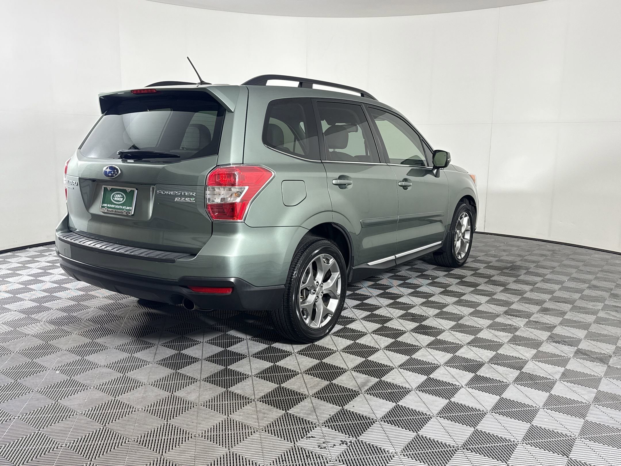Used 2015 Subaru Forester 2.5i Touring w/ Eyesight & Navigation System AWD/4WD image 9