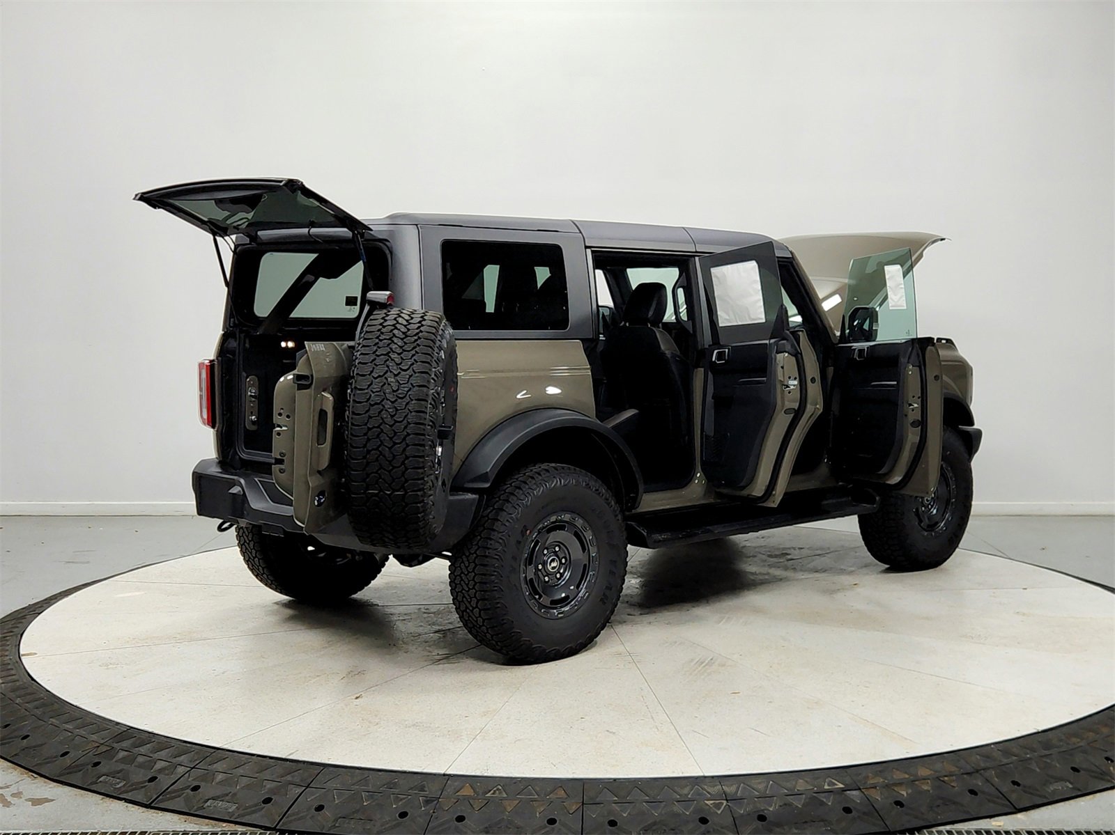 New 2025 Ford Bronco Outer Banks w/ Sasquatch Package image 15