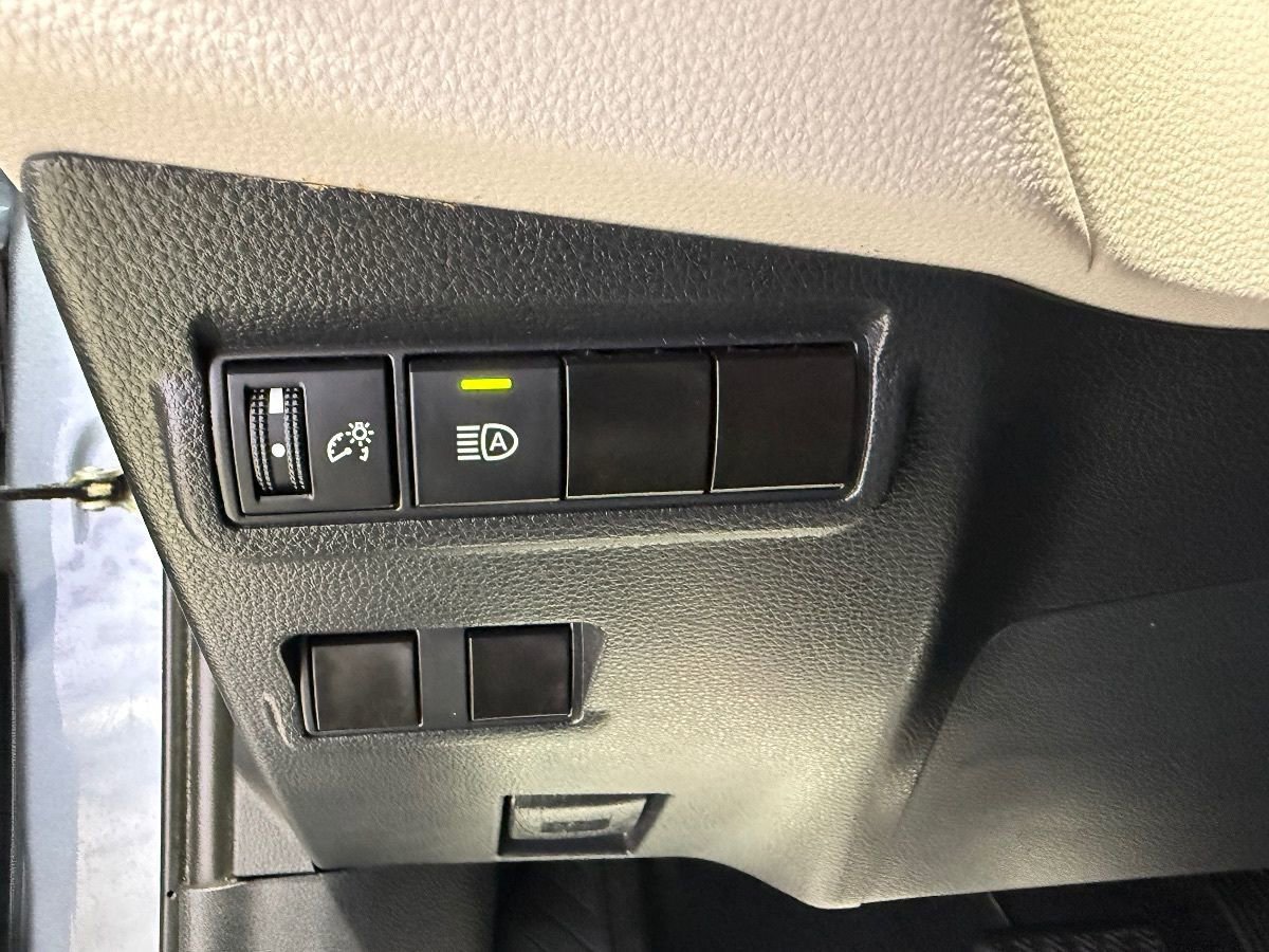 Used 2022 Toyota Corolla Cross L AWD/4WD image 14