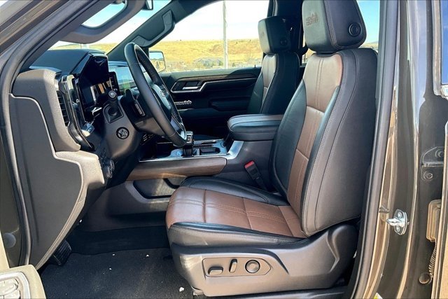 Used 2023 Chevrolet Silverado 1500 High Country image 21