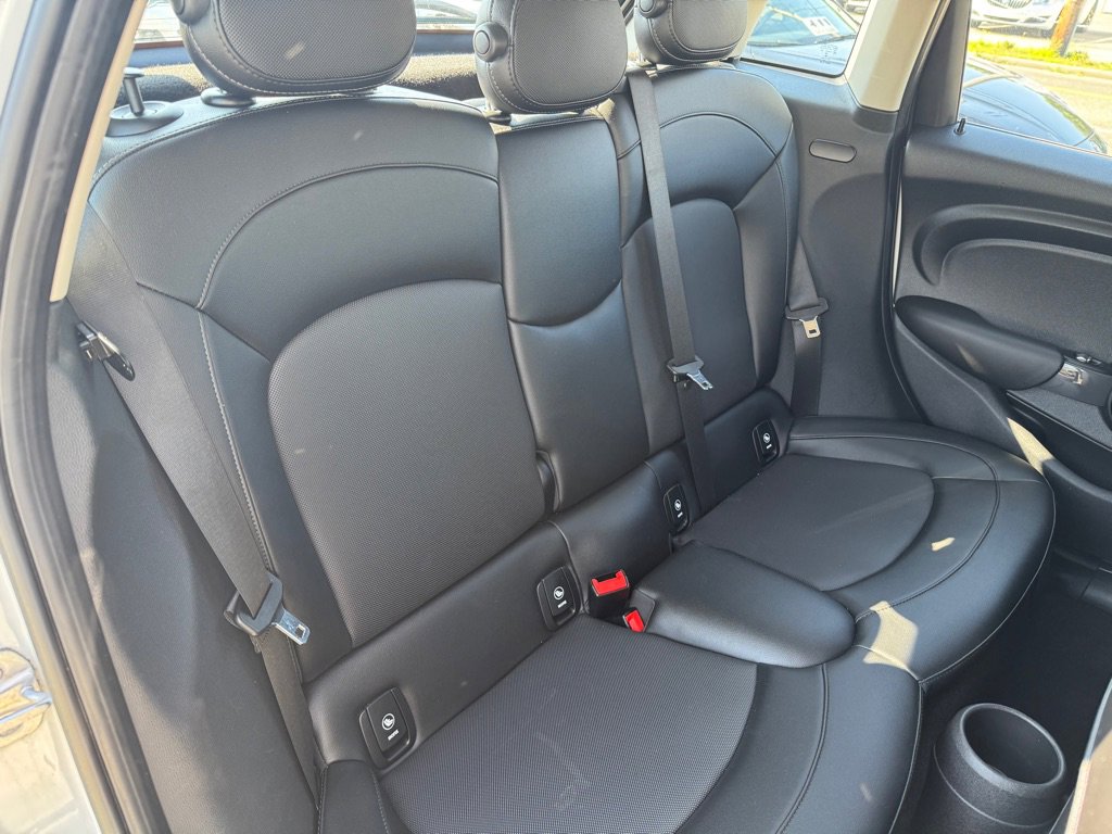 Used 2017 MINI Cooper 4-Door Hardtop image 15