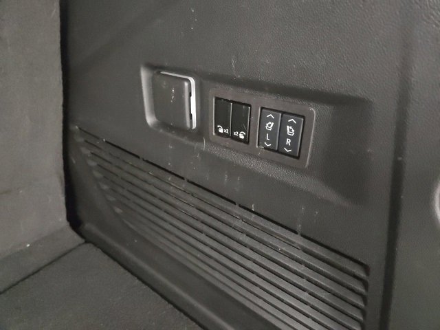 Used 2024 Chevrolet Tahoe High Country image 32