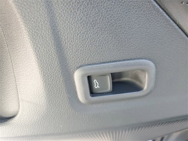 New 2025 Volkswagen Tiguan SE image 34