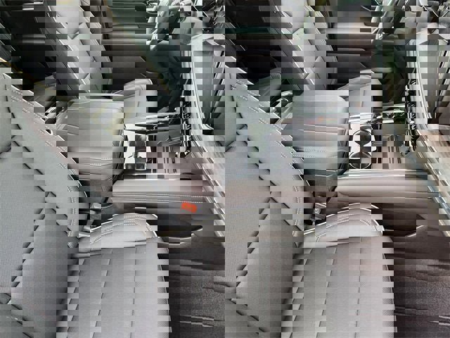 New 2025 Chevrolet Suburban Premier image 26