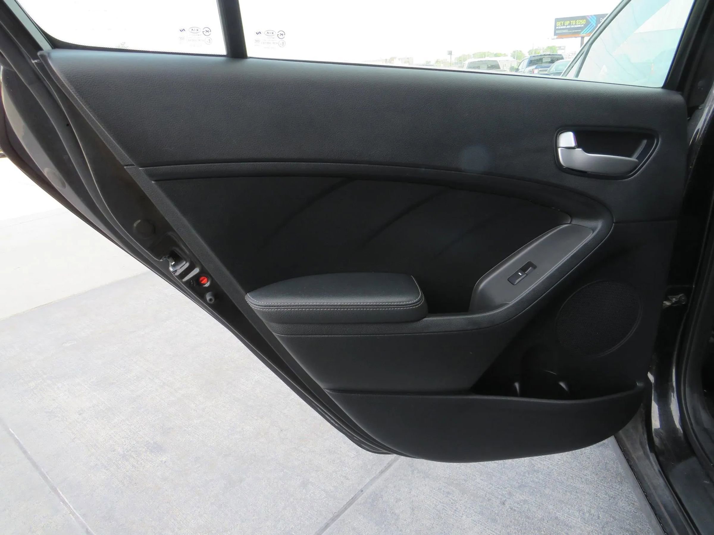 Used 2017 Kia Forte LX image 35