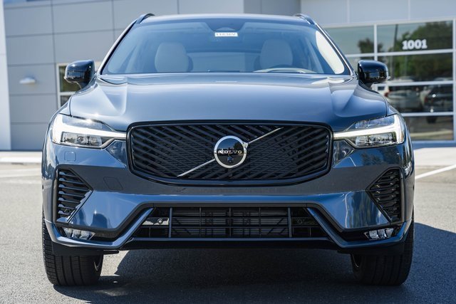 New 2026 Volvo XC60 B5 Ultra w/ Protection Package Premier image 2