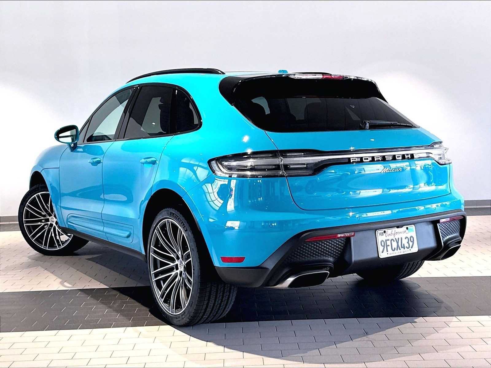 Used 2023 Porsche Macan AWD/4WD image 3