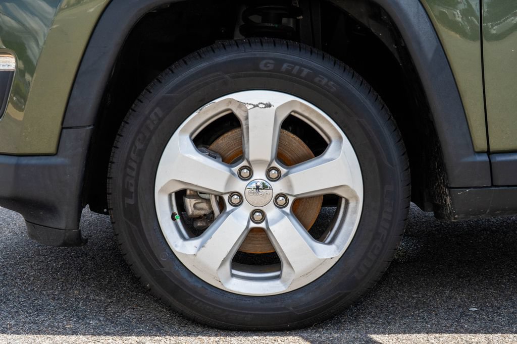 Used 2020 Jeep Compass Latitude w/ Popular Equipment Group AWD/4WD image 33