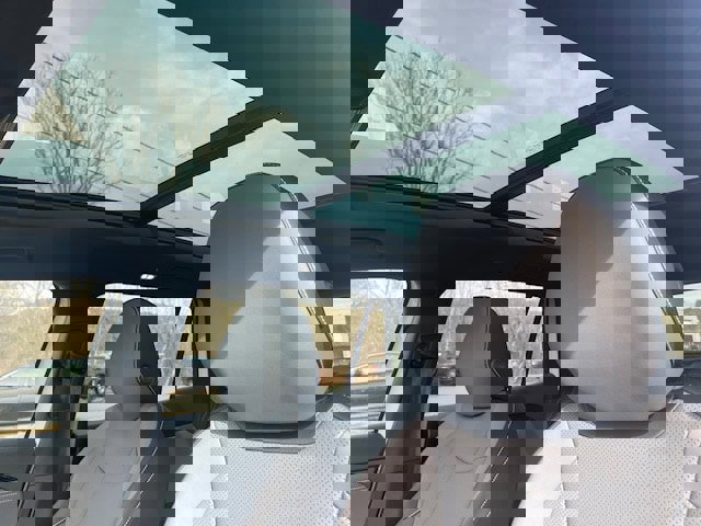 New 2025 Volkswagen Tiguan SE R-Line image 12