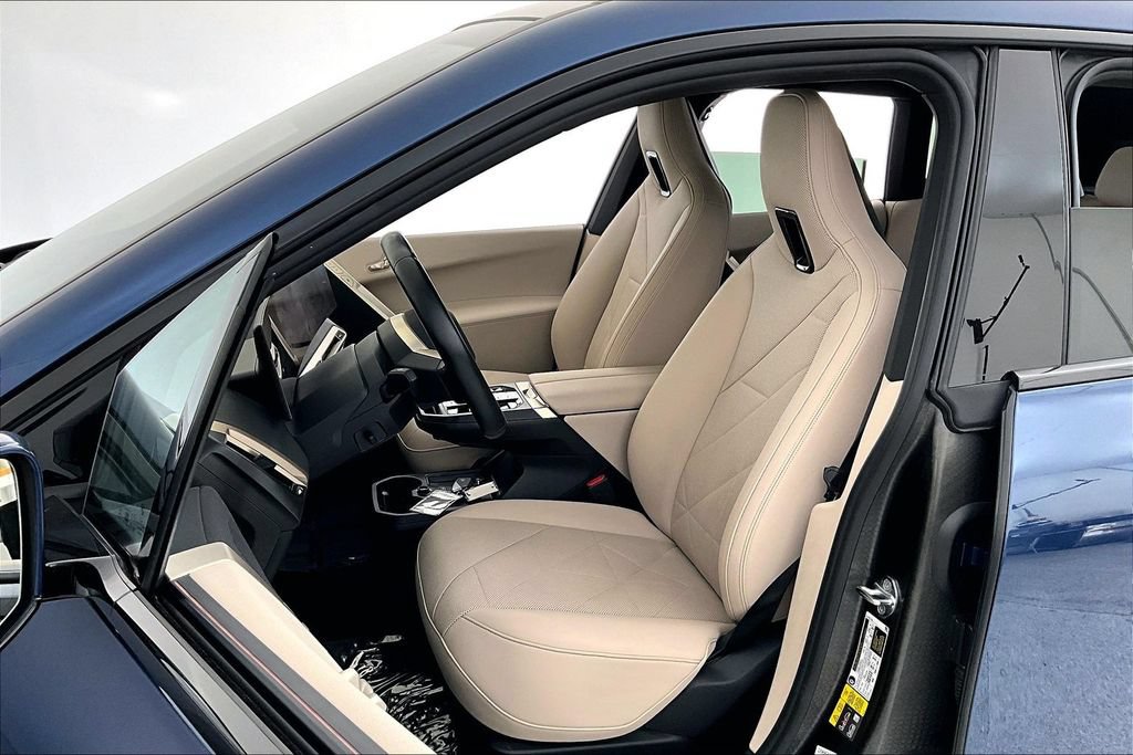 Used 2023 BMW iX xDrive50 AWD/4WD image 31