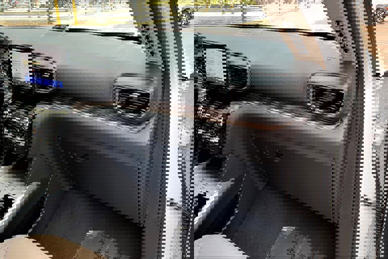 Used 2021 Ford Explorer Limited w/ Equipment Group 301A image 16