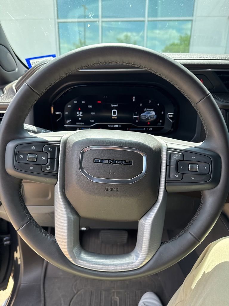 Used 2023 GMC Yukon Denali RWD image 9