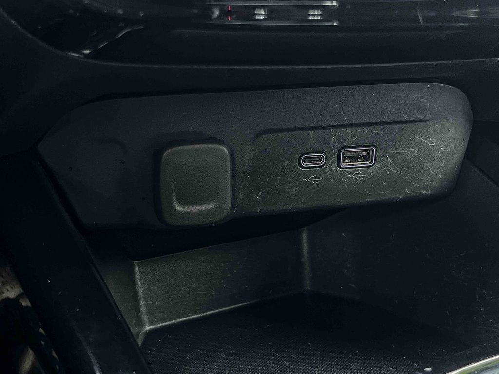 Certified 2025 Chevrolet Trax LT w/ LT Convenience Package image 27