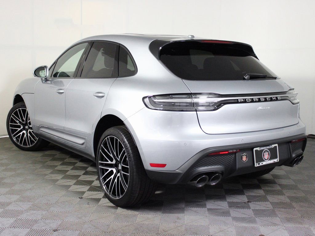 Certified 2025 Porsche Macan image 3