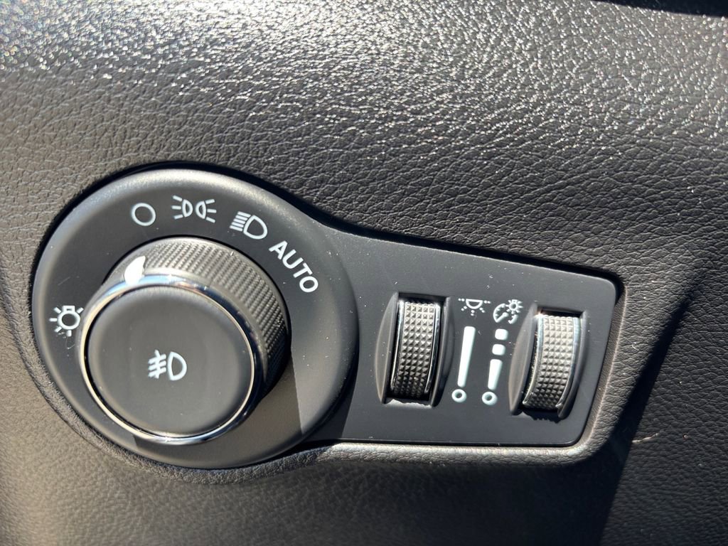 Used 2022 Jeep Compass Limited AWD/4WD image 19