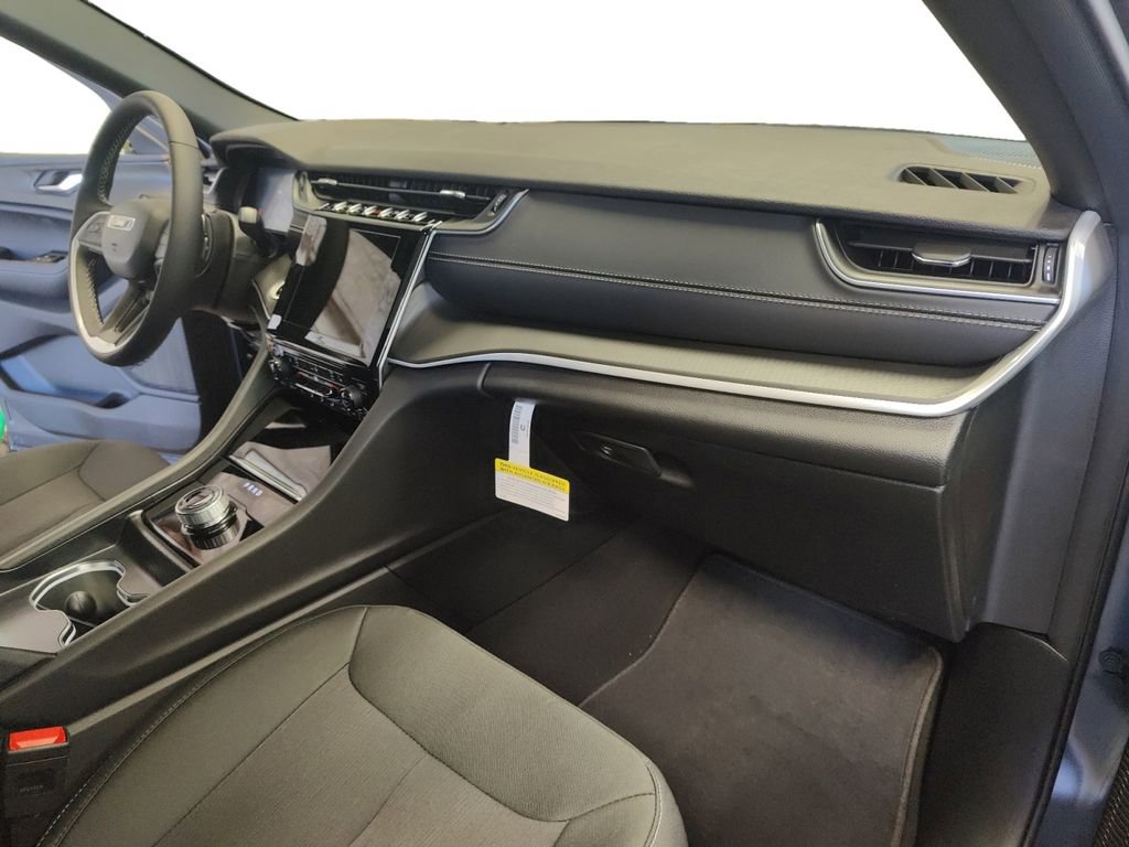 New 2025 Jeep Grand Cherokee Laredo w/ Luxury Tech Group I image 17