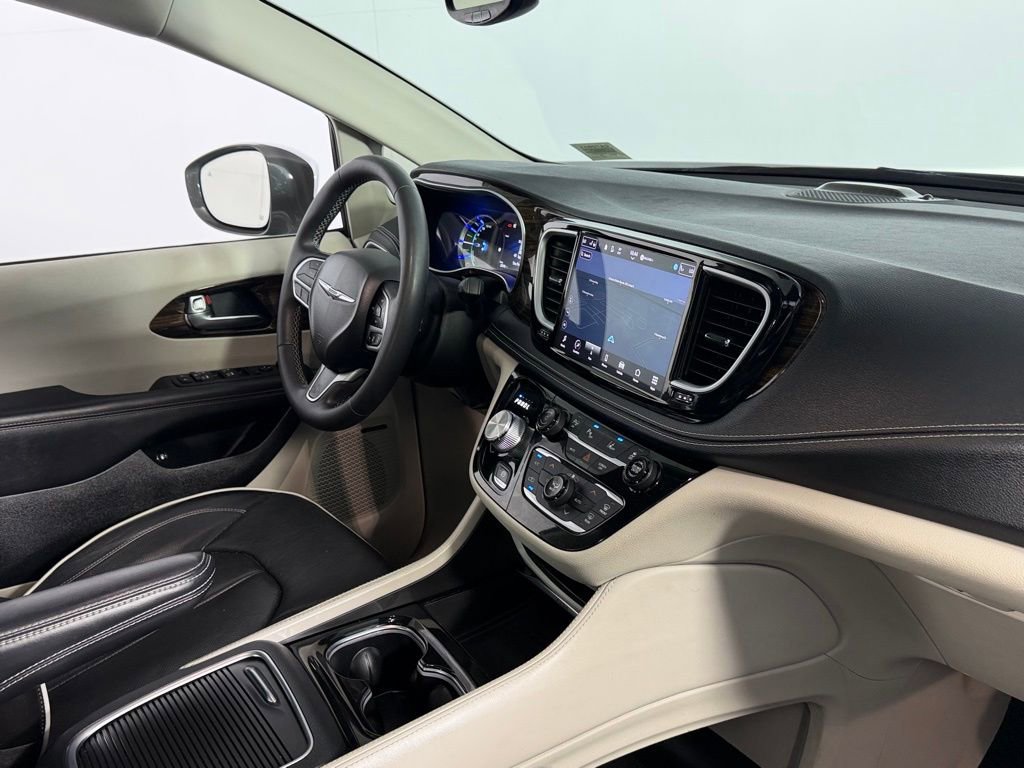 Used 2022 Chrysler Pacifica Limited image 21