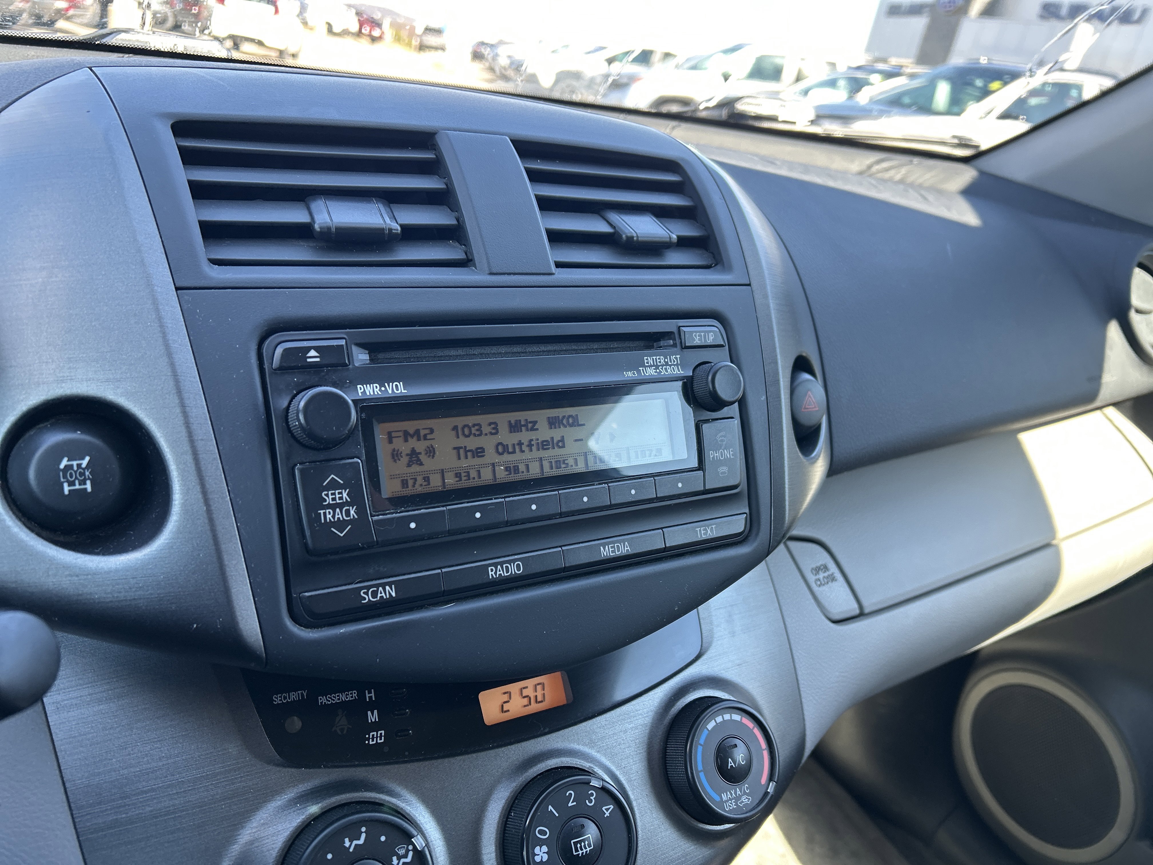 Used 2012 Toyota RAV4 4WD w/ Value Pkg image 29