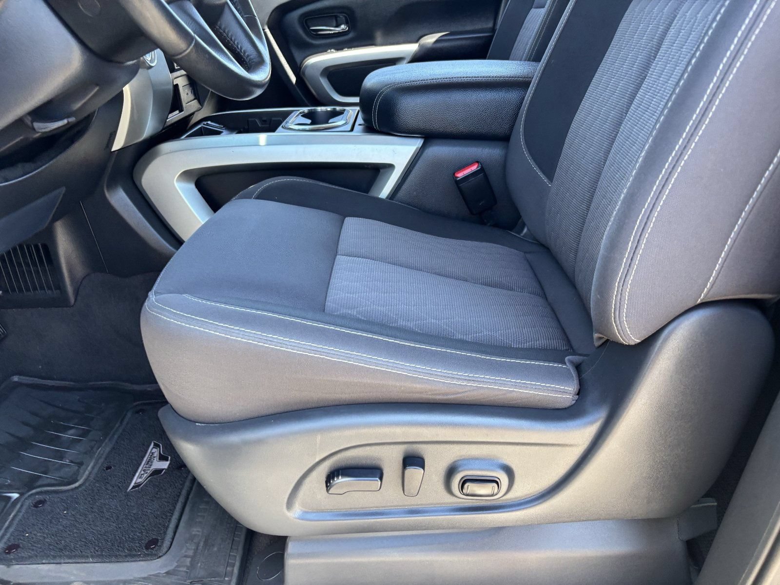 Certified 2021 Nissan Titan SV w/ SV Convenience Package RWD image 21