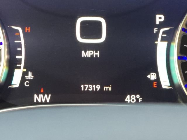 Used 2025 Chrysler Pacifica Limited FWD image 30