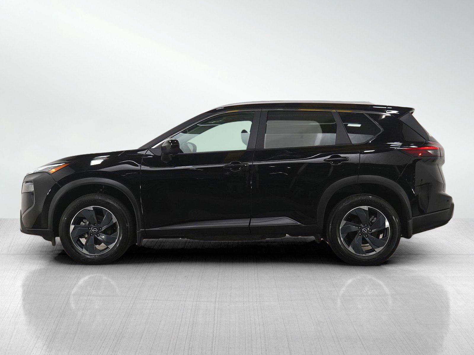 Used 2024 Nissan Rogue SV w/ SV Premium Package image 2