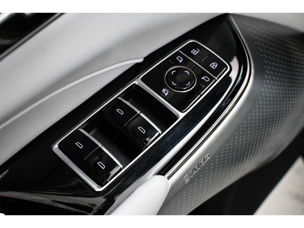 Used 2024 Cadillac Lyriq Luxury RWD image 33