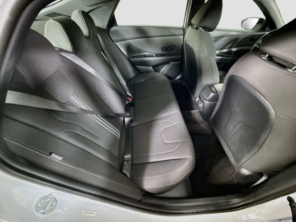 Certified 2025 Hyundai Elantra SEL FWD image 29