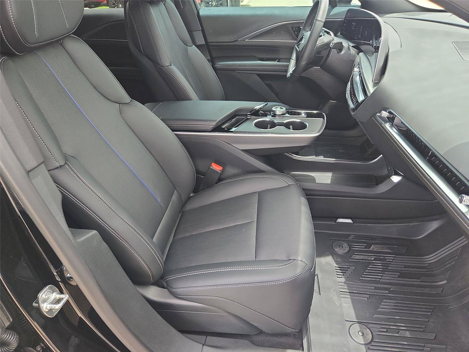 New 2025 Cadillac Lyriq Sport w/ LPO, Floor Liner Package AWD/4WD image 28