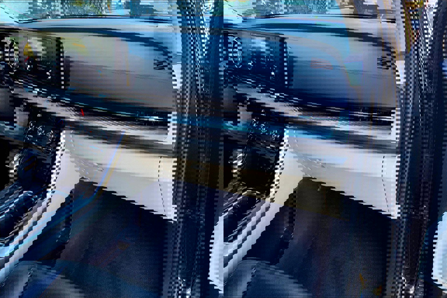 Used 2024 Kia Carnival LX image 18