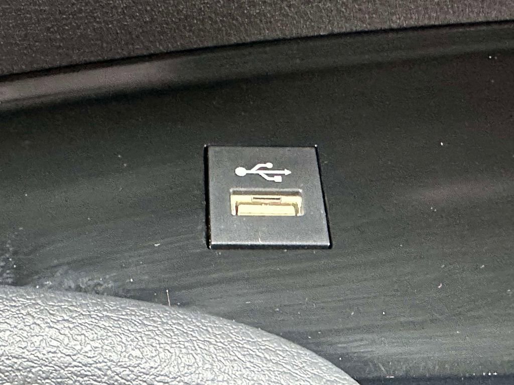 Used 2025 Toyota Sienna Platinum image 31