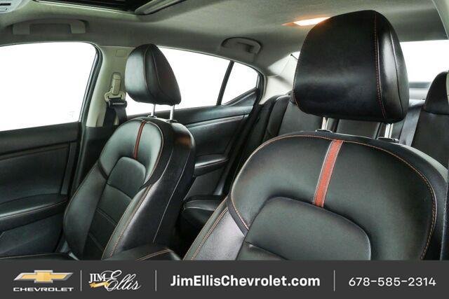Used 2023 Nissan Sentra SR w/ SR Premium Package FWD image 5