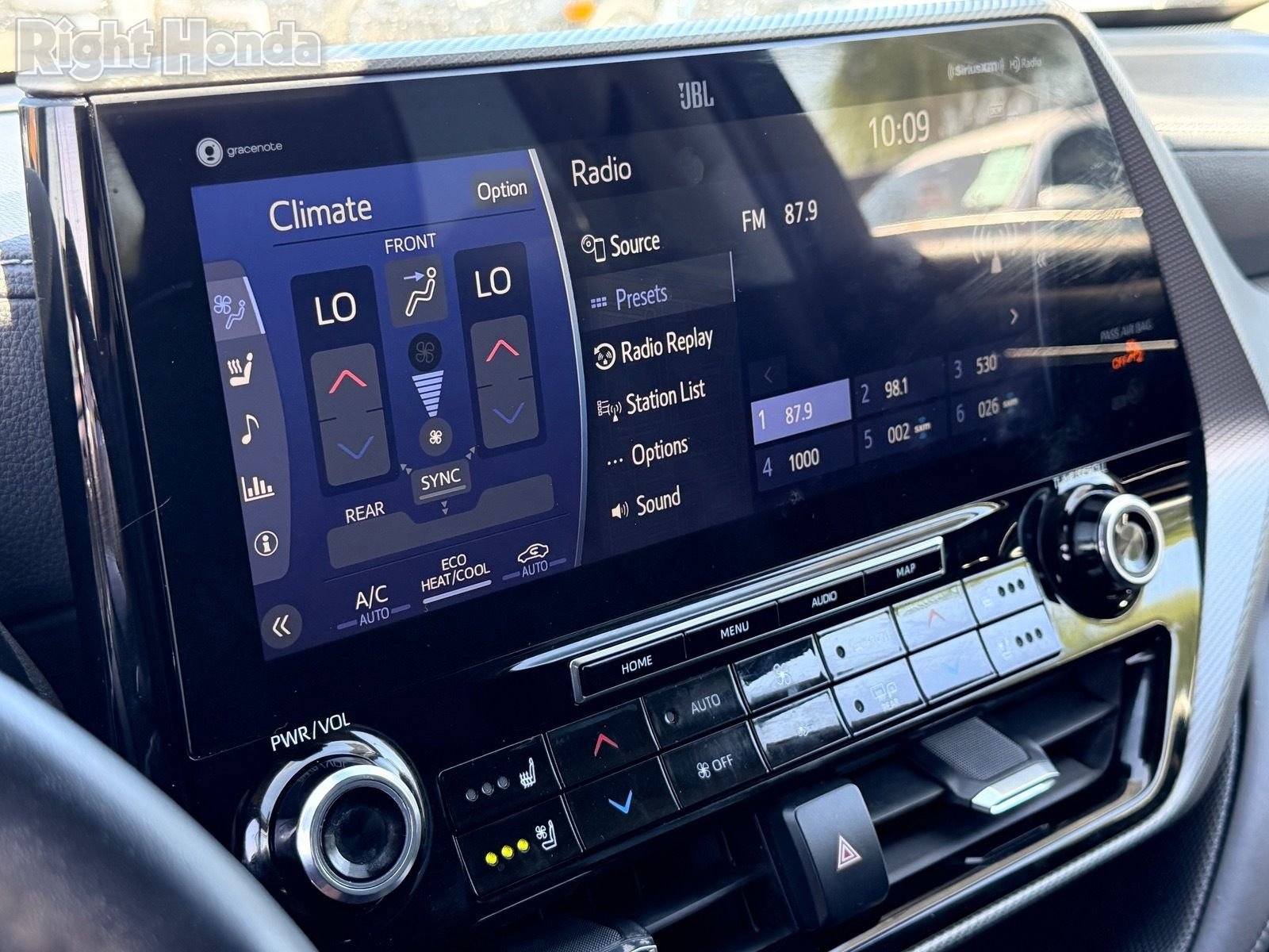 Used 2020 Toyota Highlander Platinum FWD image 25