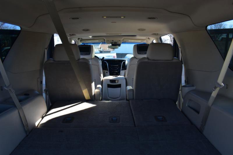 Used 2019 Cadillac Escalade ESV Luxury image 15