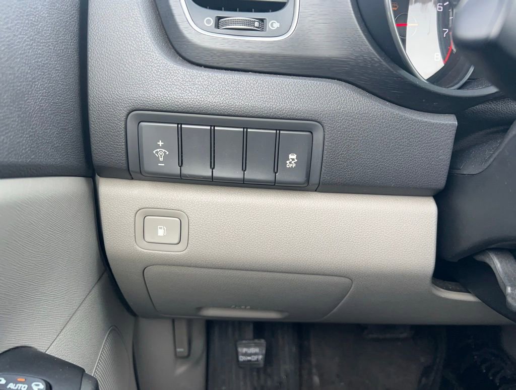 Used 2015 Kia Sedona LX w/ LX Convenience Package image 9