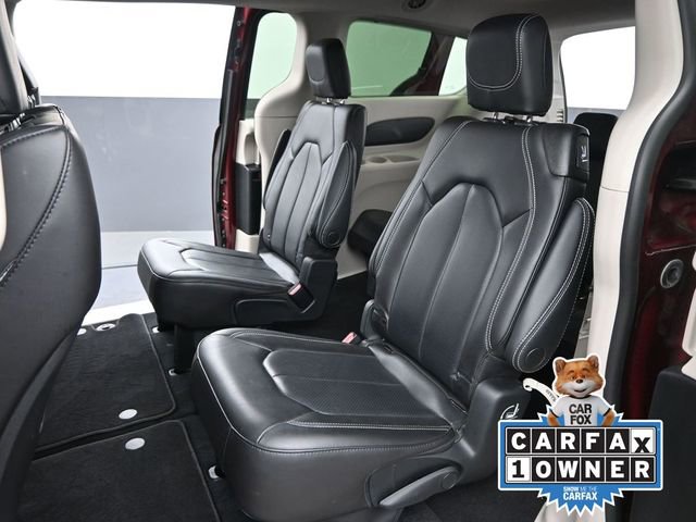 Used 2023 Chrysler Pacifica Touring-L image 15