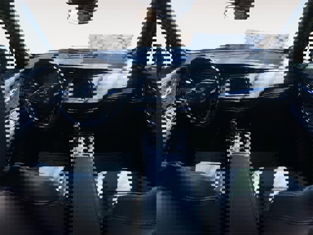 Used 2023 Cadillac XT4 Luxury w/ Cold Weather Package image 13