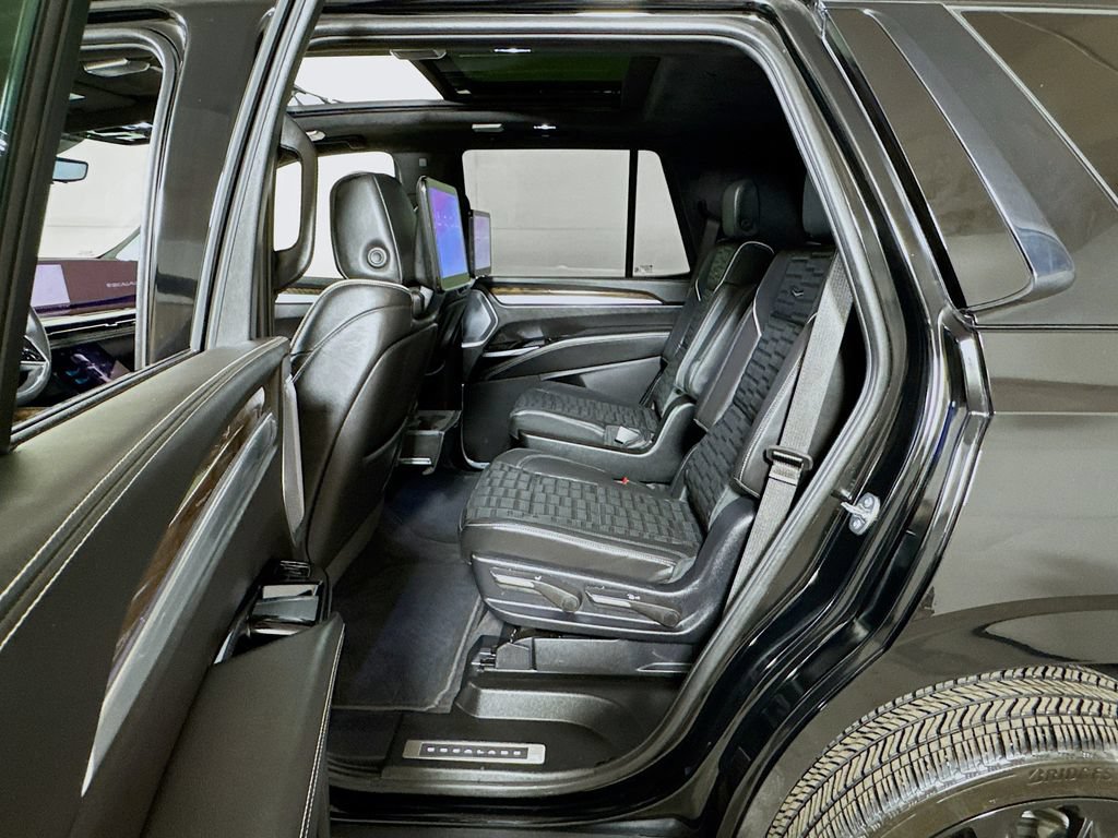 Certified 2025 Cadillac Escalade Sport Platinum w/ LPO, ONYX Package AWD/4WD image 24