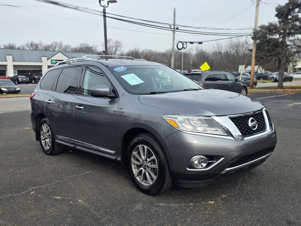 Used 2015 Nissan Pathfinder SL w/ Trailer Tow Package image 3