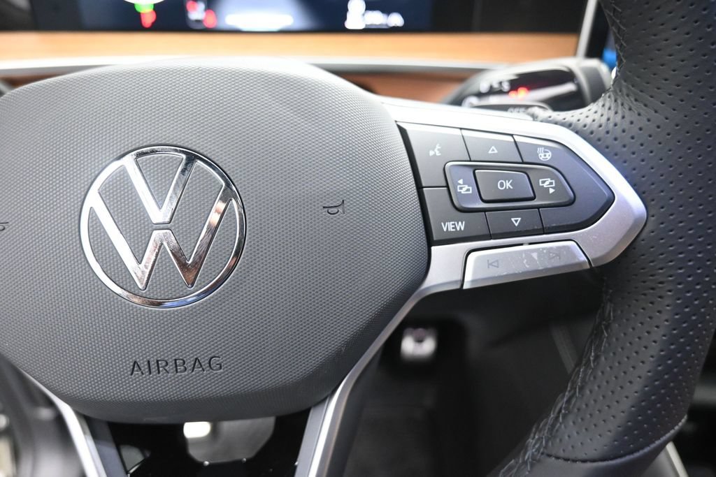 New 2026 Volkswagen Tiguan SEL R-Line AWD/4WD image 14