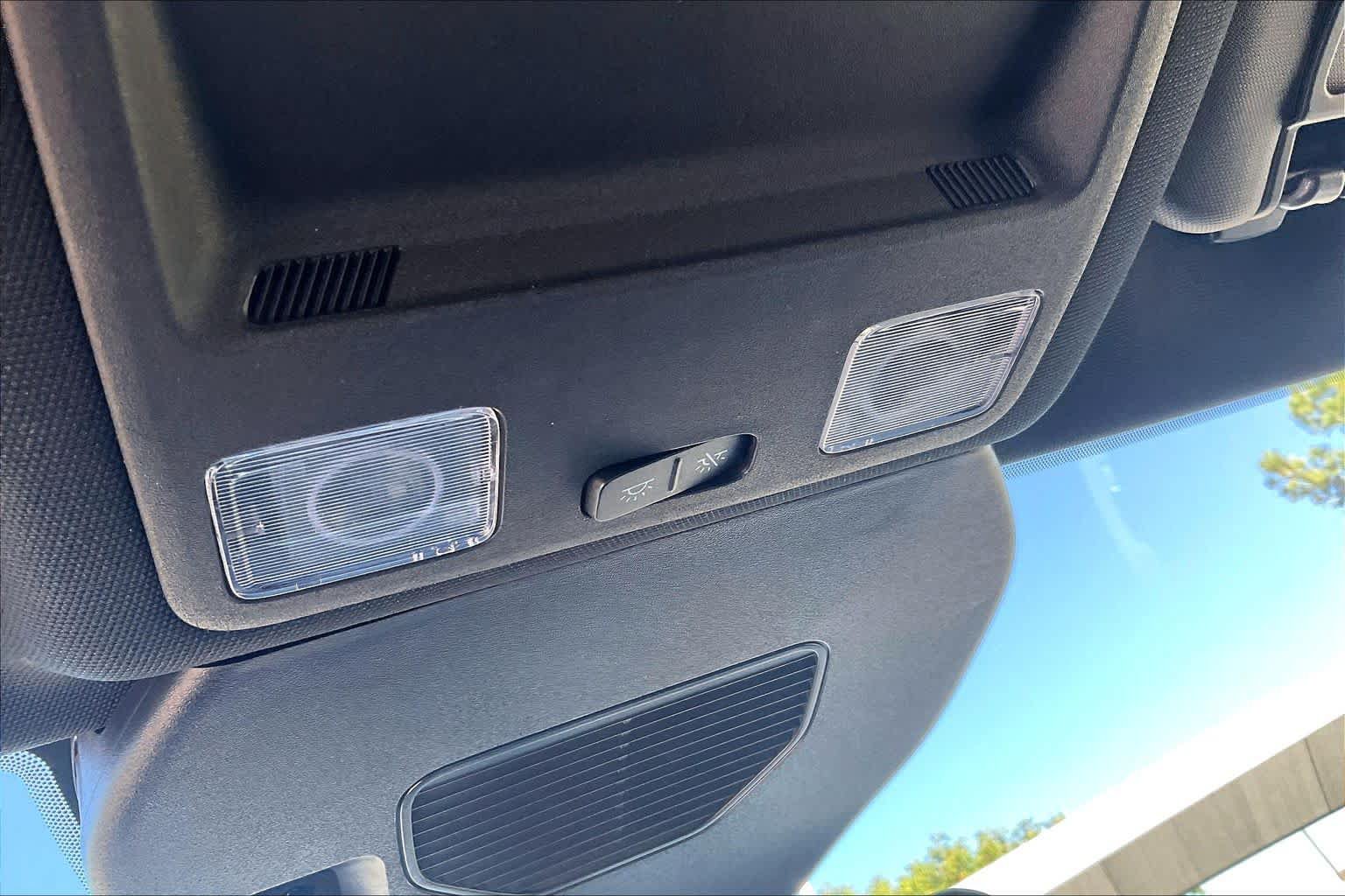 Used 2025 Ford Escape ST-Line FWD image 32