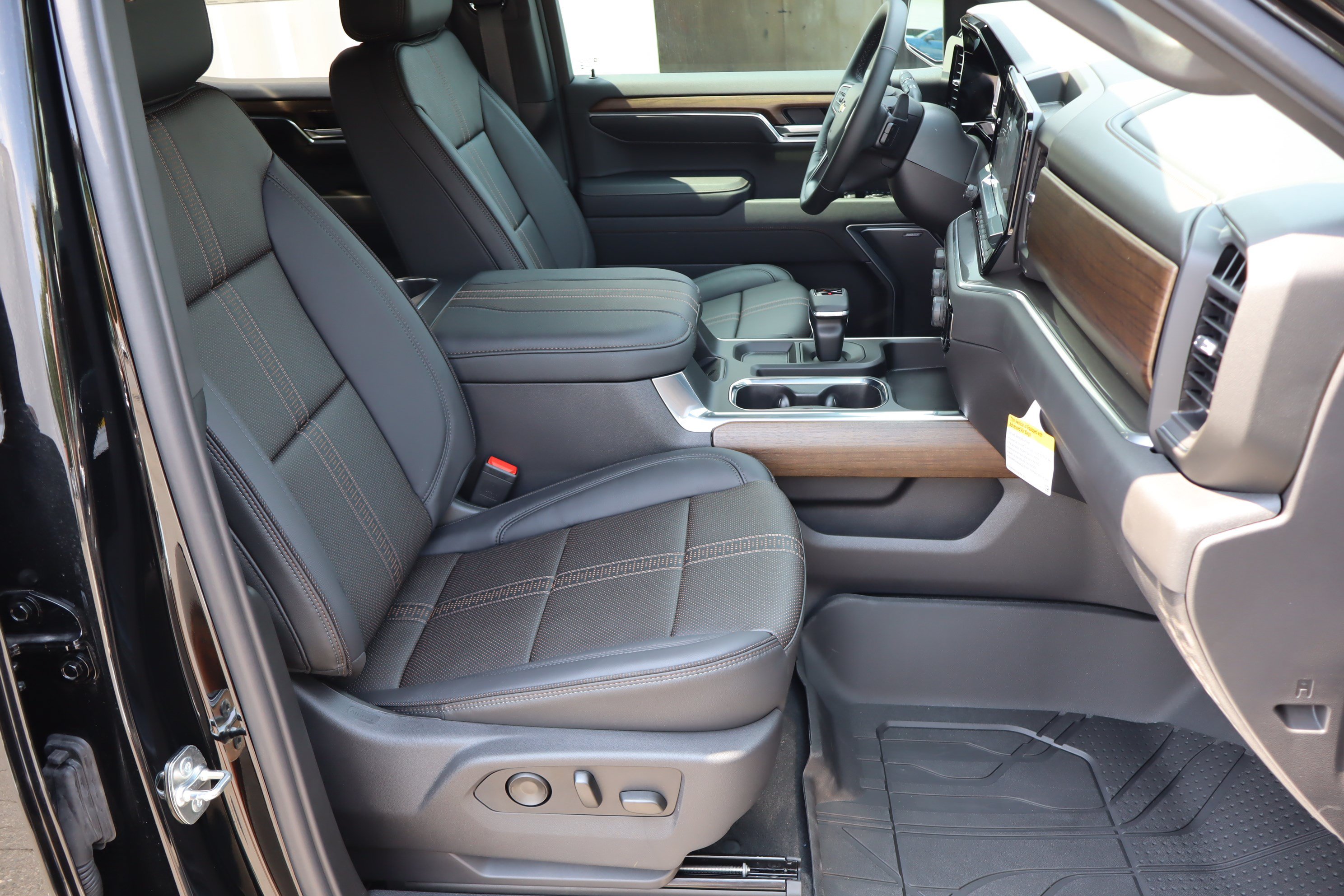New 2026 Chevrolet Silverado 1500 High Country w/ High Country Premium Package AWD/4WD image 24