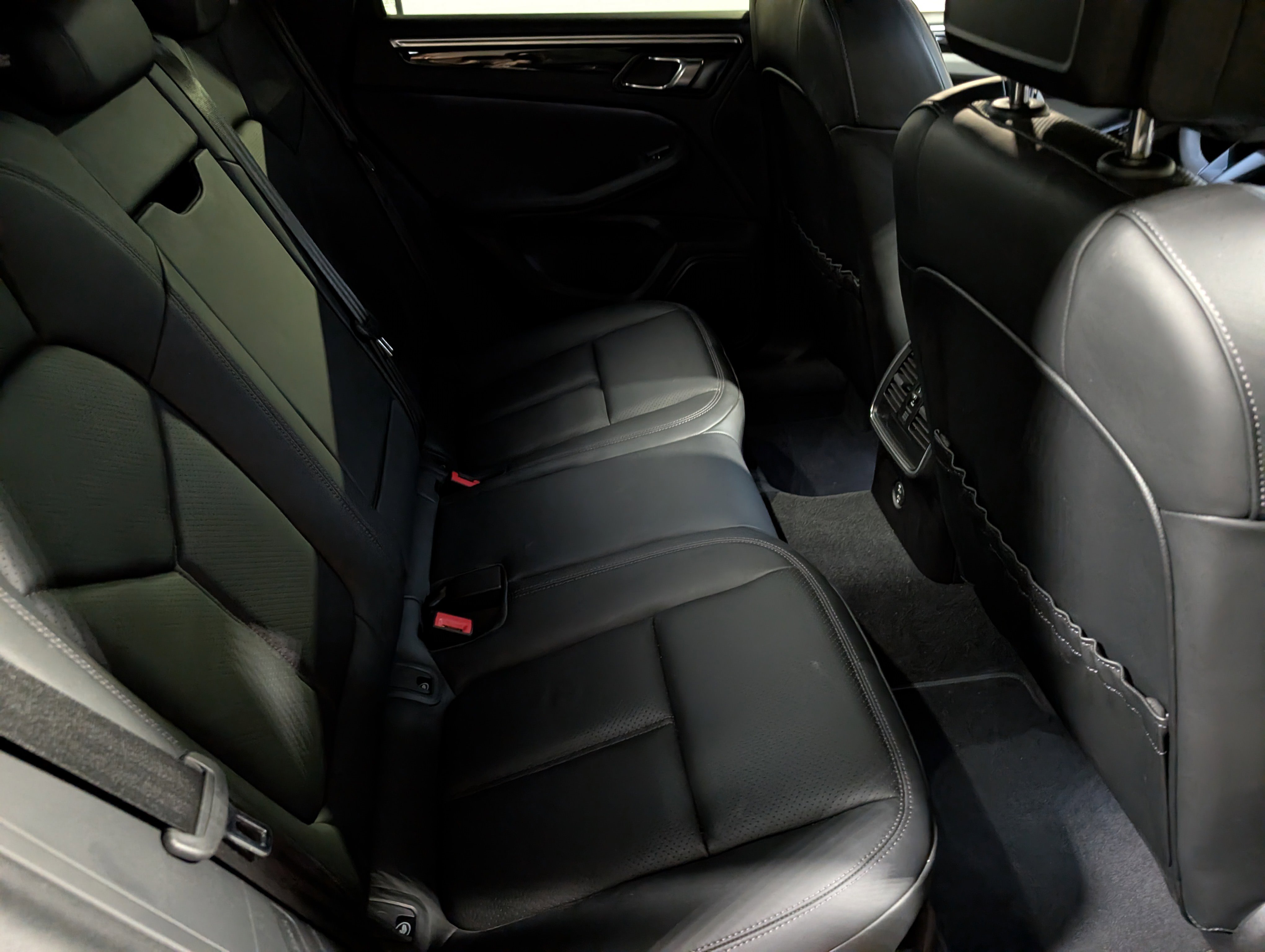 Used 2024 Porsche Macan image 22