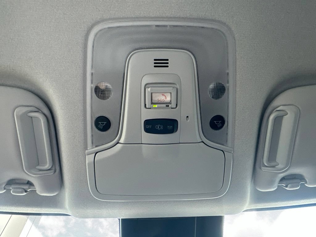 Certified 2022 Toyota Prius XLE FWD image 35