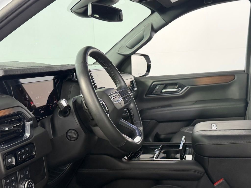 Used 2025 GMC Yukon XL Denali AWD/4WD image 23