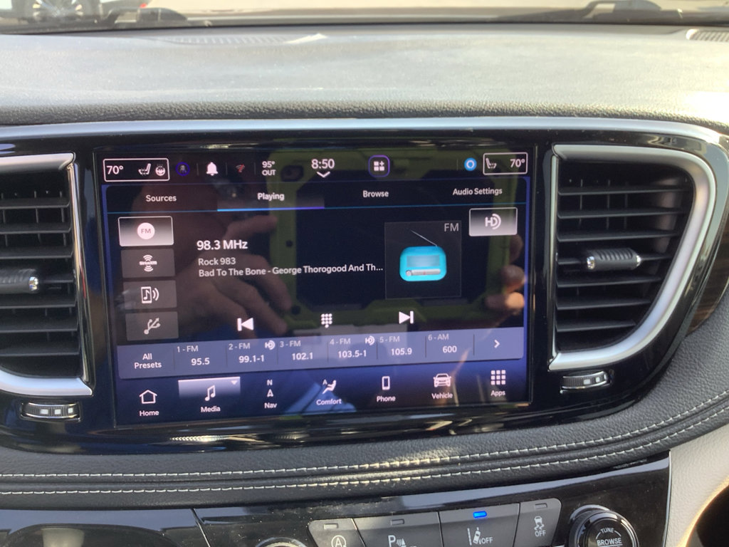 Used 2023 Chrysler Pacifica Limited FWD image 17