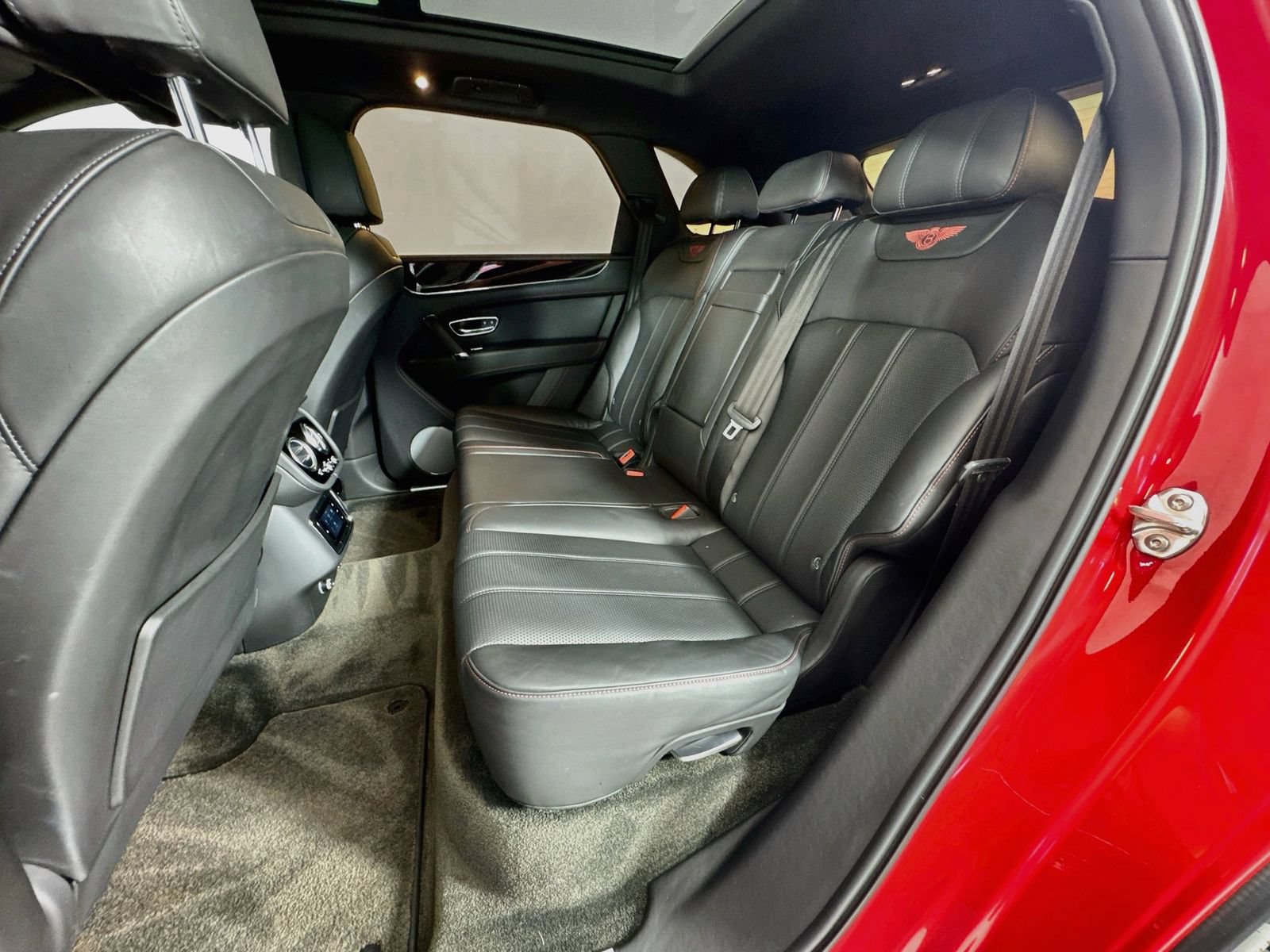 Certified 2019 Bentley Bentayga AWD/4WD image 25