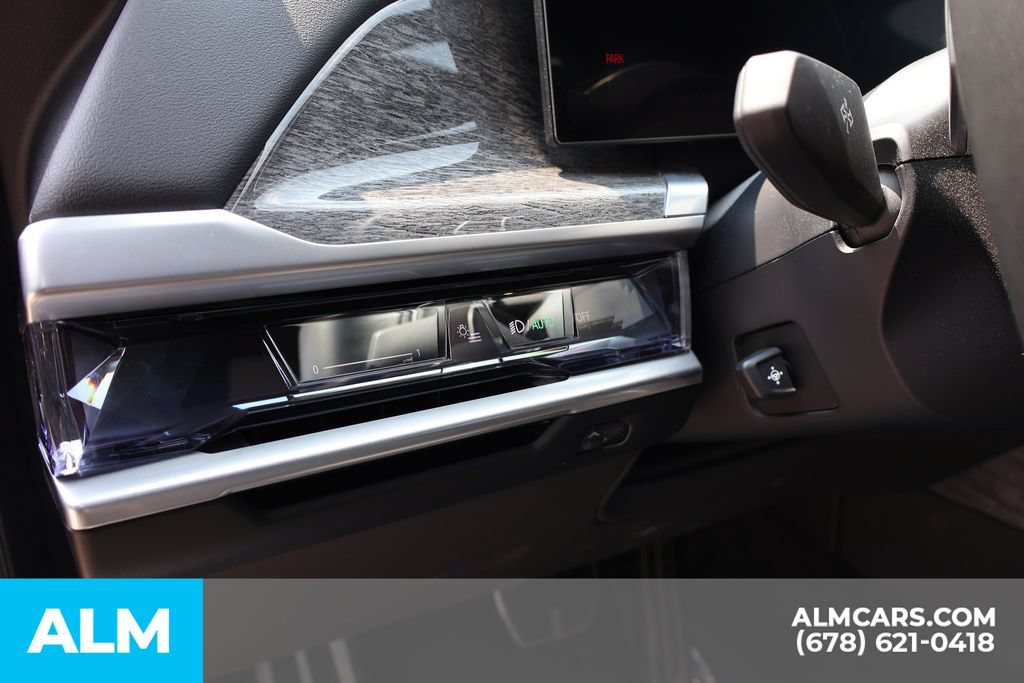Used 2023 BMW i7 xDrive60 AWD/4WD image 11
