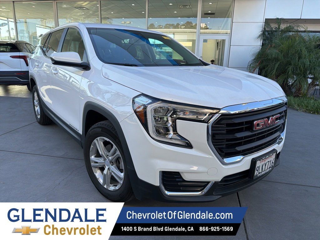 Used 2024 GMC Terrain SLE image 1